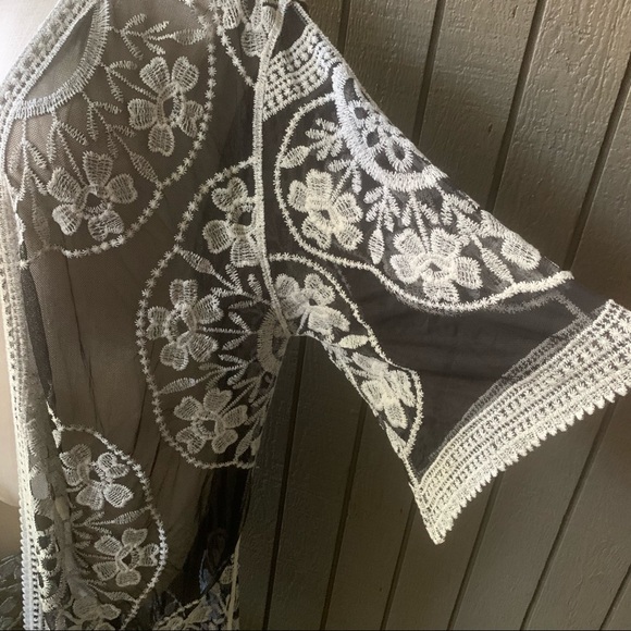 Woven Heart Black and Beige Embroidered Kimono Top - Picture 7 of 10